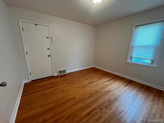 28458 Rosslyn Avenue, Garden City, MI 48135