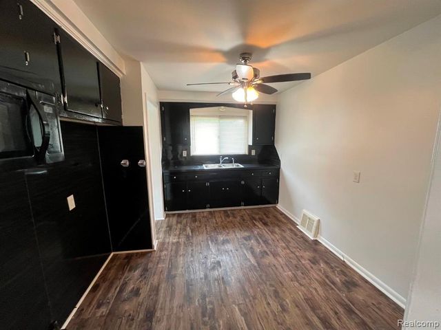 28458 Rosslyn Avenue, Garden City, MI 48135