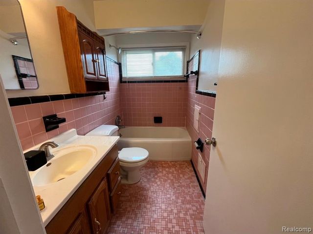 28458 Rosslyn Avenue, Garden City, MI 48135