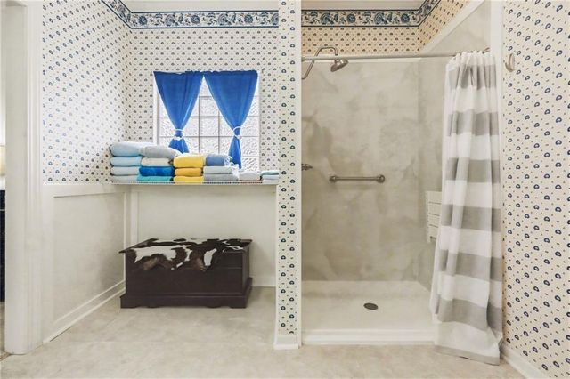 3337 S Victoria Drive, Blue Springs, MO 64015