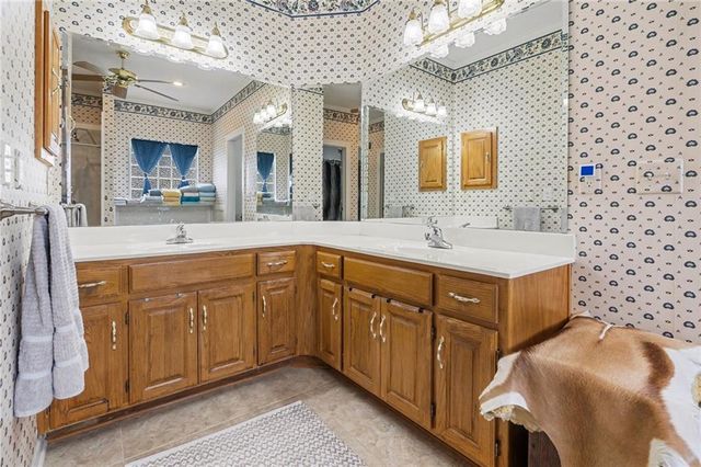 3337 S Victoria Drive, Blue Springs, MO 64015