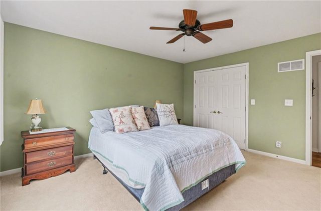 3337 S Victoria Drive, Blue Springs, MO 64015