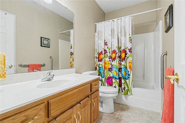 3337 S Victoria Drive, Blue Springs, MO 64015