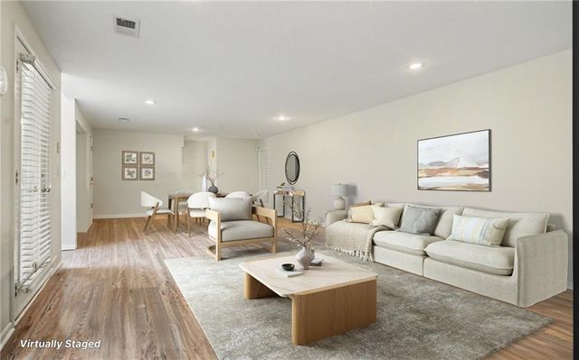 3337 S Victoria Drive, Blue Springs, MO 64015