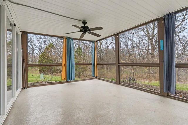 3337 S Victoria Drive, Blue Springs, MO 64015