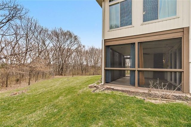 3337 S Victoria Drive, Blue Springs, MO 64015