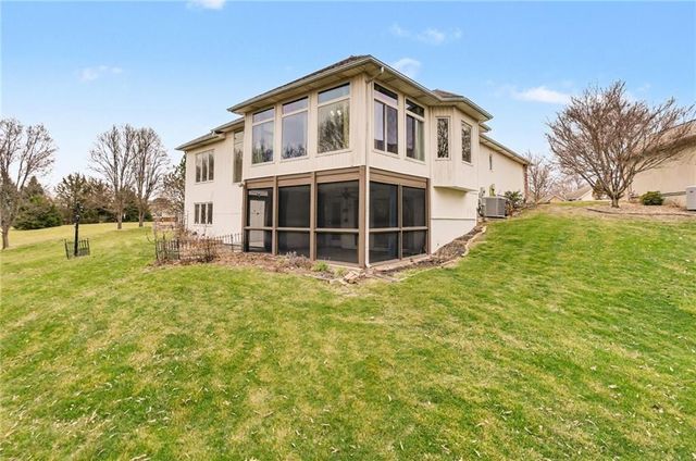 3337 S Victoria Drive, Blue Springs, MO 64015