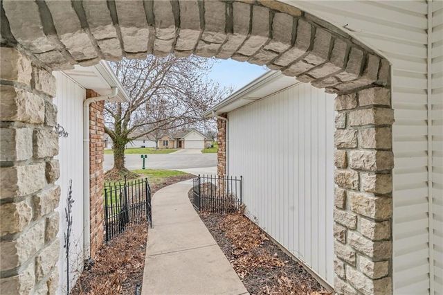3337 S Victoria Drive, Blue Springs, MO 64015