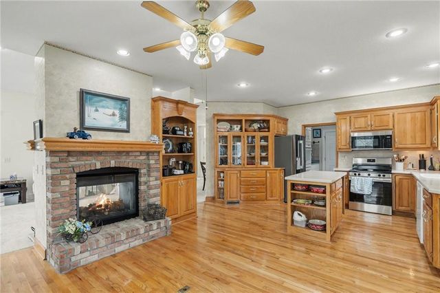 3337 S Victoria Drive, Blue Springs, MO 64015