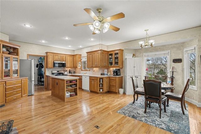 3337 S Victoria Drive, Blue Springs, MO 64015