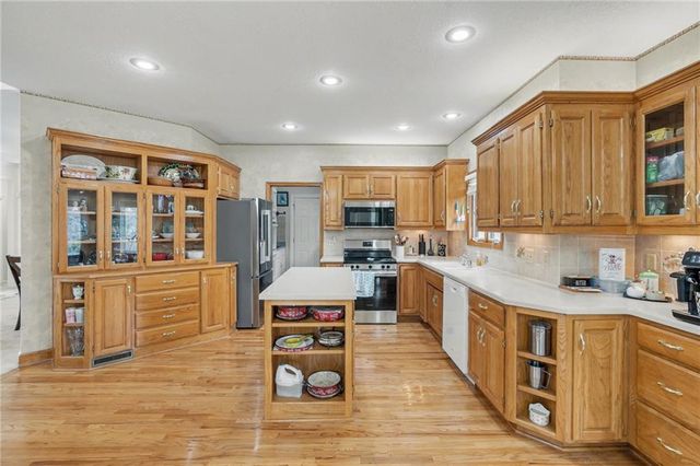 3337 S Victoria Drive, Blue Springs, MO 64015