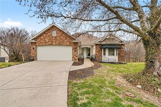 3337 S Victoria Drive, Blue Springs, MO 64015