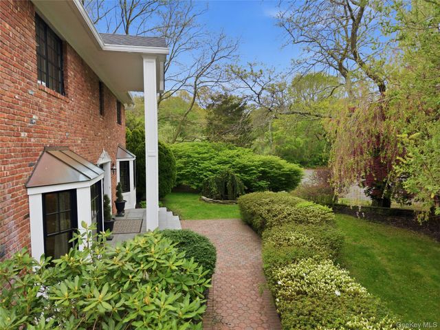 21 Sleepy Lane, Melville, NY 11747