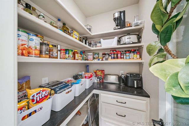 14226 S 246th East Avenue, Coweta, OK 74429