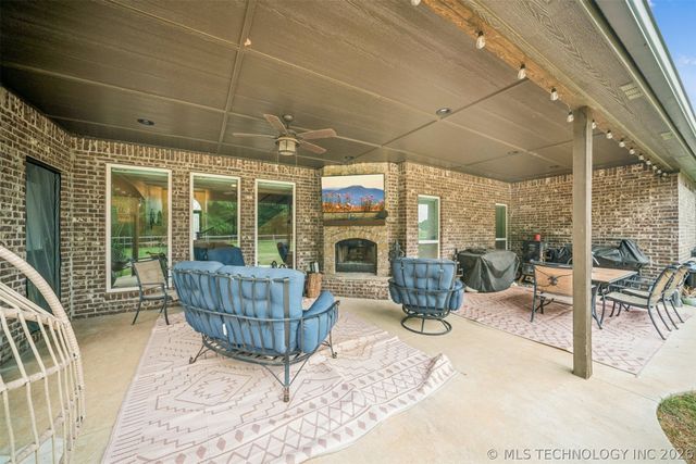 14226 S 246th East Avenue, Coweta, OK 74429