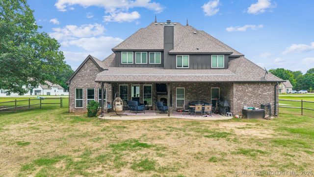 14226 S 246th East Avenue, Coweta, OK 74429