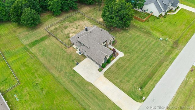 14226 S 246th East Avenue, Coweta, OK 74429
