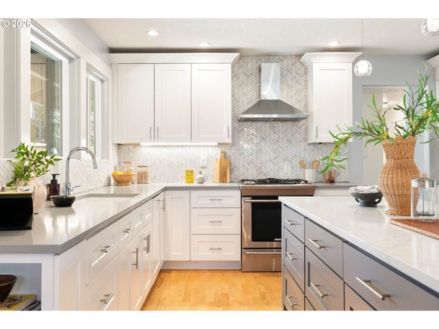 2370 Sw TIMBERLINE Dr, Portland, OR 97225