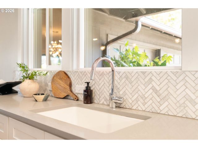 2370 Sw TIMBERLINE Dr, Portland, OR 97225