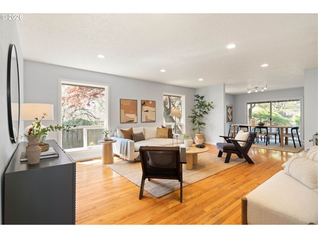 2370 Sw TIMBERLINE Dr, Portland, OR 97225