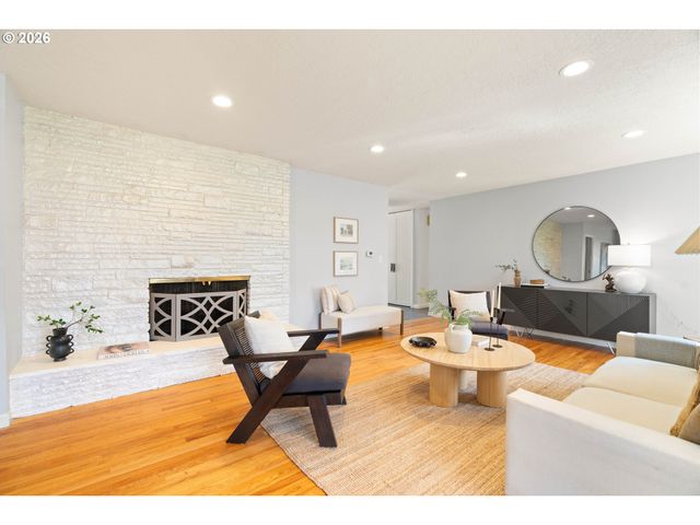 2370 Sw TIMBERLINE Dr, Portland, OR 97225