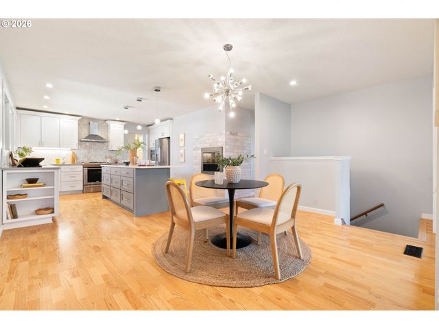 2370 Sw TIMBERLINE Dr, Portland, OR 97225