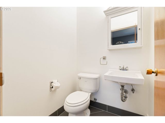 2370 Sw TIMBERLINE Dr, Portland, OR 97225