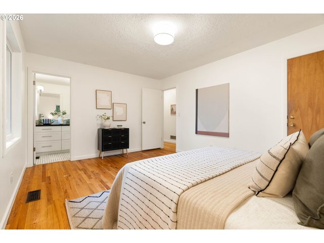 2370 Sw TIMBERLINE Dr, Portland, OR 97225