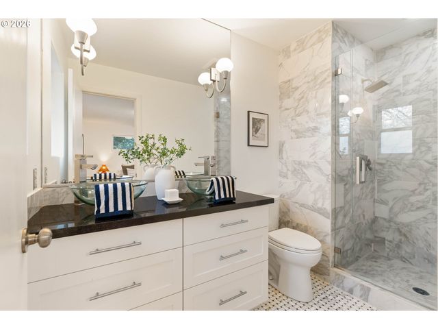 2370 Sw TIMBERLINE Dr, Portland, OR 97225