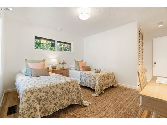 2370 Sw TIMBERLINE Dr, Portland, OR 97225