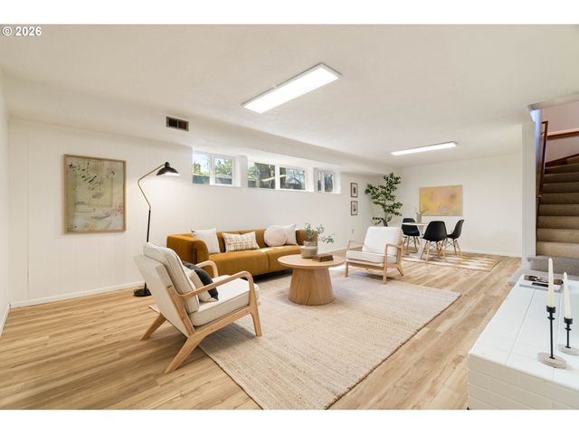 2370 Sw TIMBERLINE Dr, Portland, OR 97225