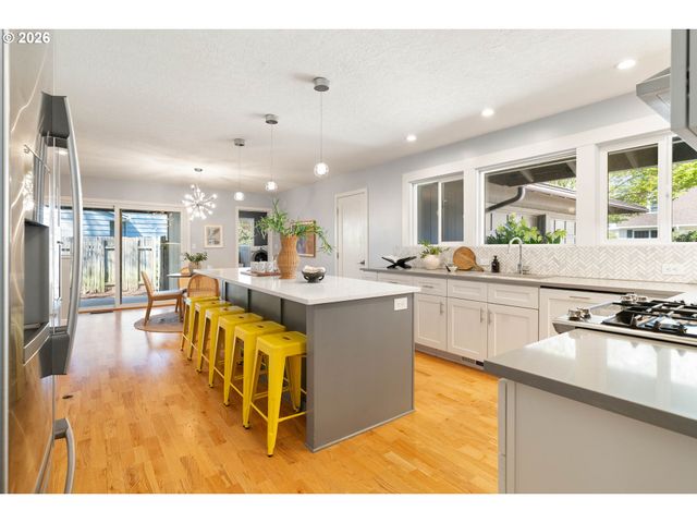 2370 Sw TIMBERLINE Dr, Portland, OR 97225