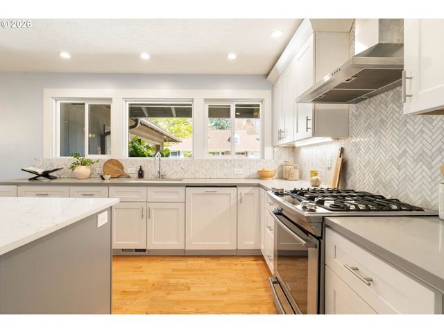 2370 Sw TIMBERLINE Dr, Portland, OR 97225