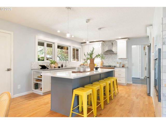 2370 Sw TIMBERLINE Dr, Portland, OR 97225