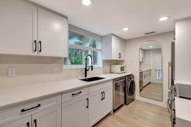 49 SE 7th Avenue 2, Delray Beach, FL 33483