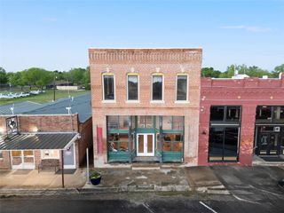 6725 N Lone Star Parkway, Crawford, TX 76638