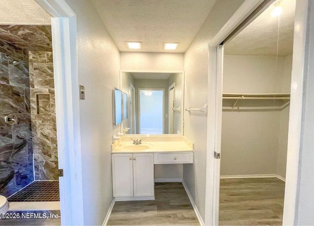 4915 BAYMEADOWS Road 13D, Jacksonville, FL 32217