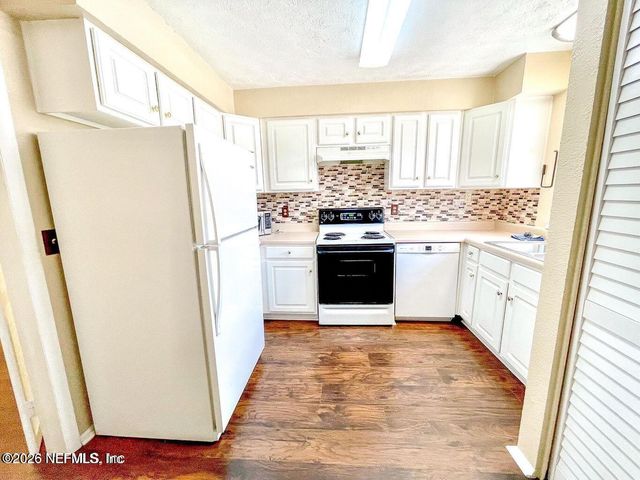 4915 BAYMEADOWS Road 13D, Jacksonville, FL 32217