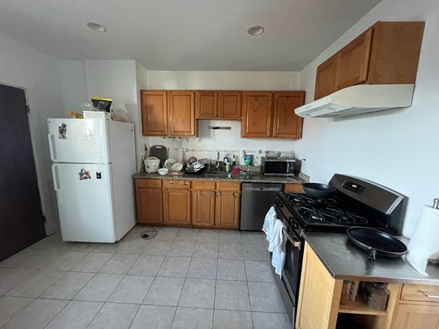 140 Saint Alphonsus 2, Boston, MA 02120