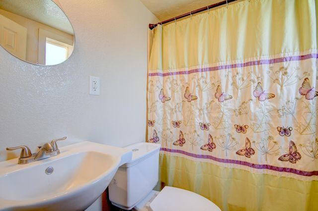 2908 Carlton Street NW, Albuquerque, NM 87107