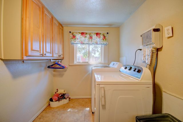 2908 Carlton Street NW, Albuquerque, NM 87107