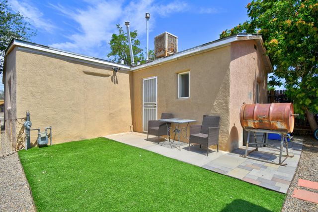 2908 Carlton Street NW, Albuquerque, NM 87107