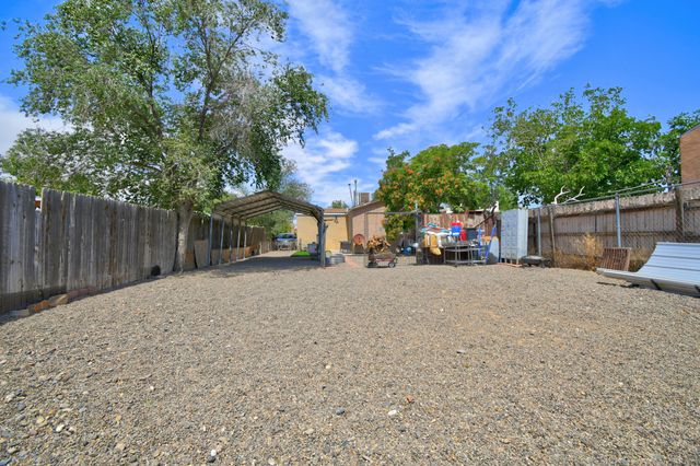2908 Carlton Street NW, Albuquerque, NM 87107