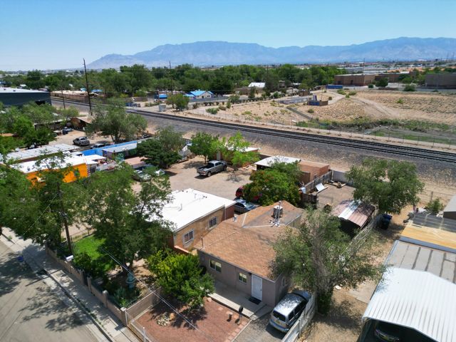 2908 Carlton Street NW, Albuquerque, NM 87107