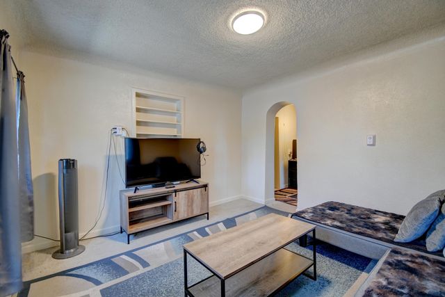 2908 Carlton Street NW, Albuquerque, NM 87107
