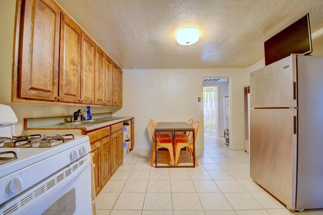 2908 Carlton Street NW, Albuquerque, NM 87107
