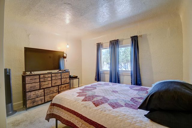 2908 Carlton Street NW, Albuquerque, NM 87107