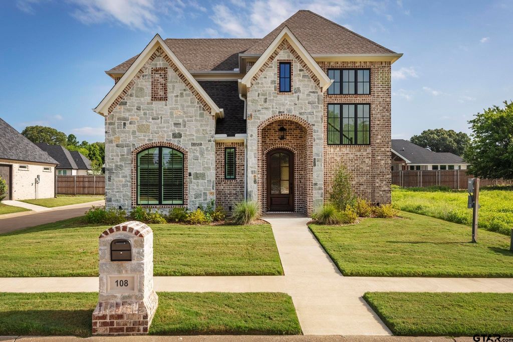 108 Winding Oaks Dr, Bullard, TX 75757