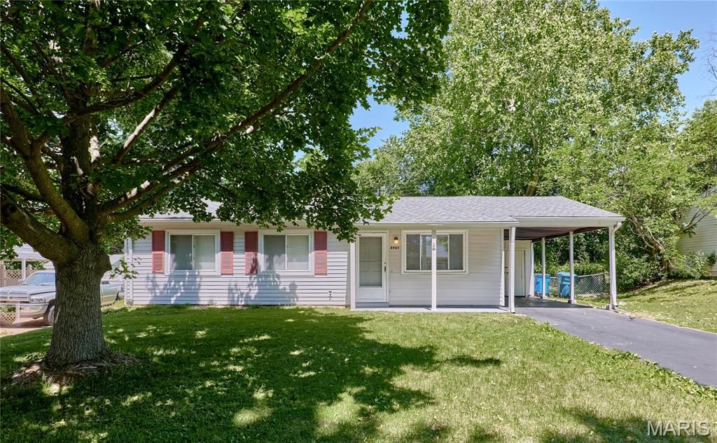 4907 Plum Tree Lane, Hazelwood, MO 63042