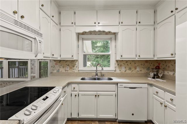 11417 April Sound Dr, Northport, AL 35475
